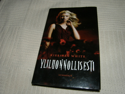 Kiersten White Yliluonnollisesti -sid
