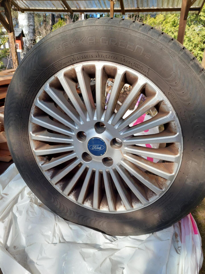 16" Mondeo (Focus), kesärengassarja Ford-alkuperäisvanteilla