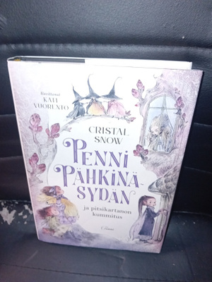 Cristal Snow : Penni Pähkinäsydän ja pitsikartanon kummitus