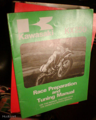 Omistajan käsikirja Lisäosa KAWASAKI KX250 (1 p.1986) Sis.pk