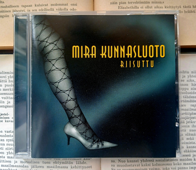 Mira Kunnasluoto - Riisuttu (CD)