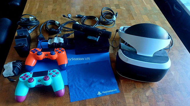 Ps4 Vr-lasit + 2kpl ohjainta + lataustelakka