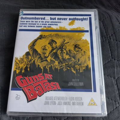 Guns At Batasi - Batasin tykit Blu-Ray + DVD **muoveissa**