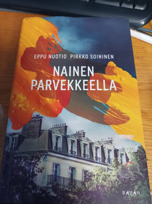 Nuotio & Soininen Nainen parvekkeella