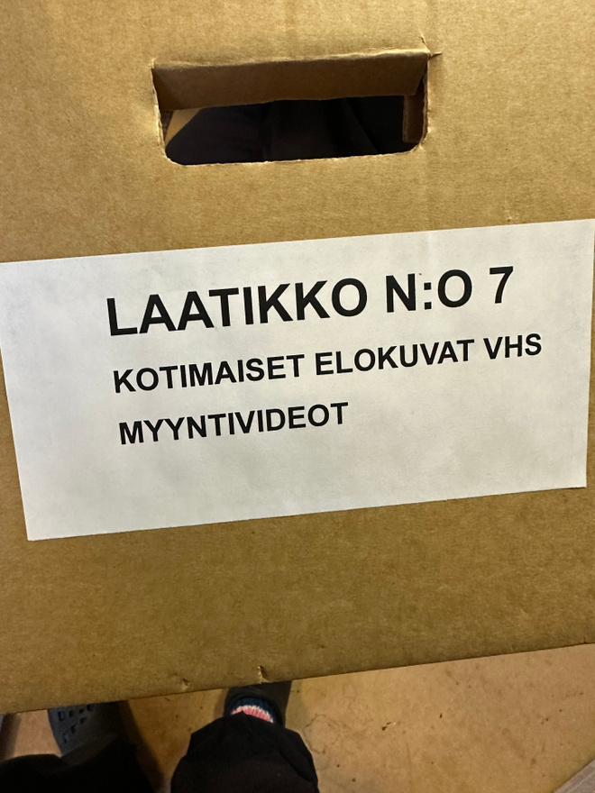 28kpl + 3kpl setti VHS-elokuvia kotimaisia