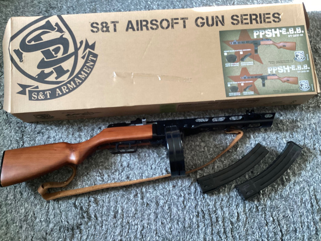 S&T PPSH AEG BLOWBACK AIRSOFT KONEPISTOOLI PUUTUKILLA