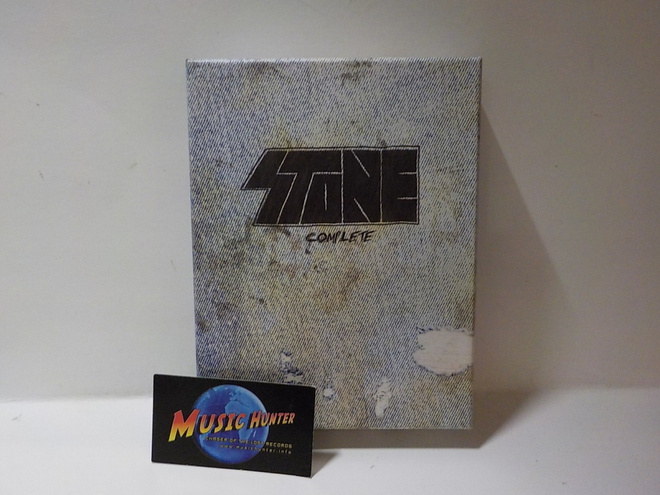 STONE - COMPLETE TYHJÄ BOKSI  4LLÄ NIMMARILLA!