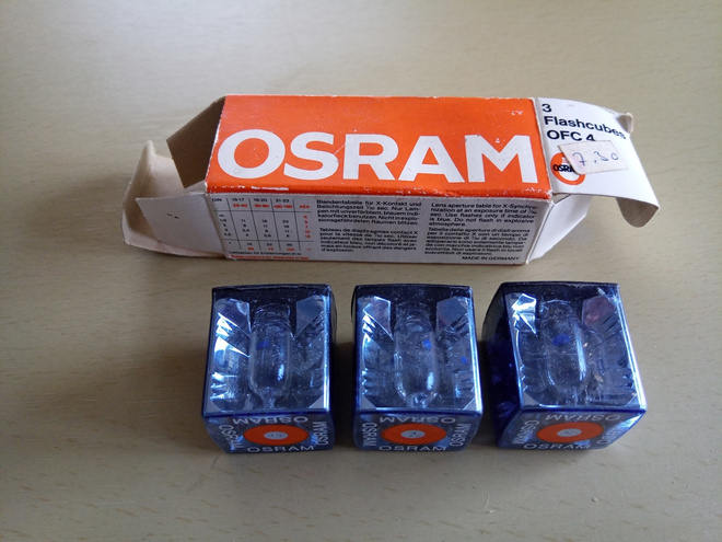 3 Osram-flash-kuutiota OFC4 alkuperäispakkauksessa
