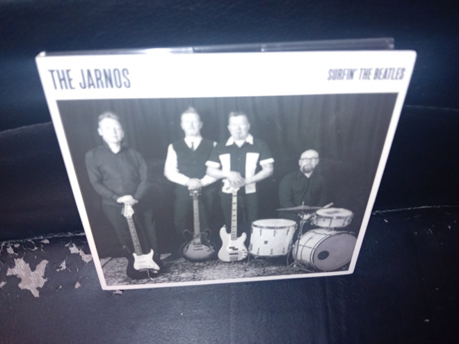 CD The Jarnos : Surfin' The Beatles ( SIS POSTIKULU )
