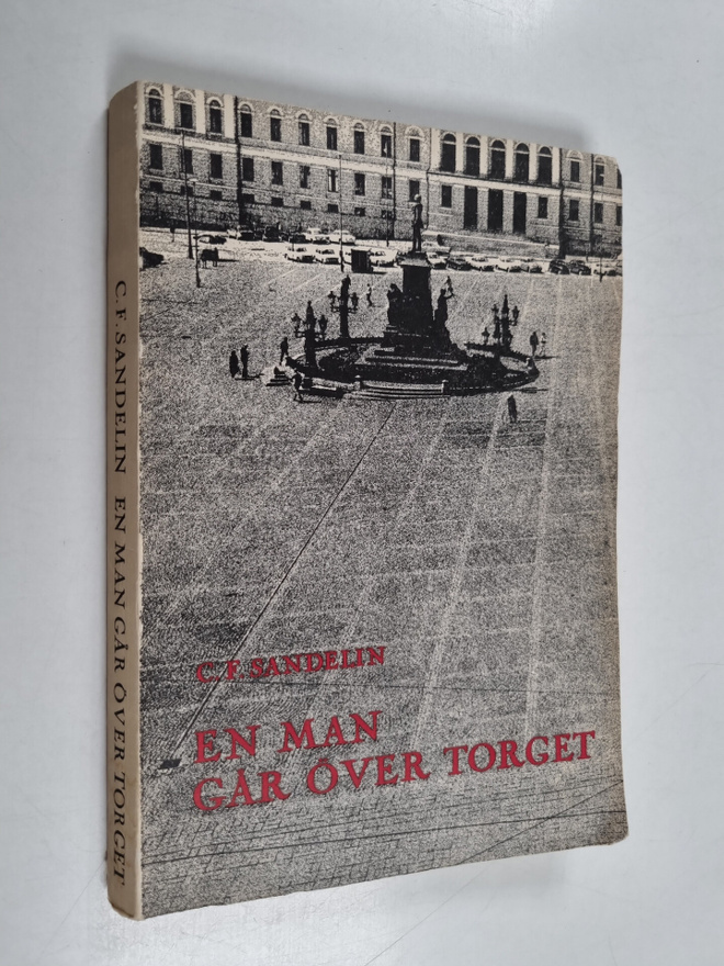 Carl Fredrik Sandelin : En man går över torget
