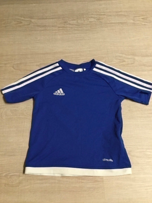 Sininen Adidas T-paita koossa 116cm