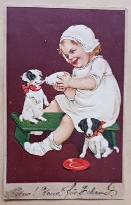 Pikkutyttö ruokkii koiranpentuja, vanha väripk, p. 1910