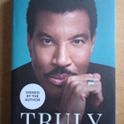 Lionel Richie -Truly ,kirja , nimikirjoitus - pikkukuva 1