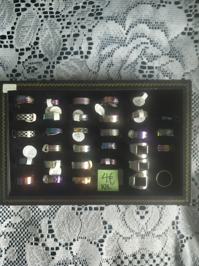 Miesten sormus 4€ kpl