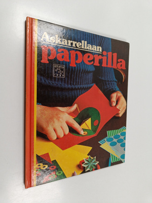 Carol (piirrokset) Lawson : Askarrellaan paperilla