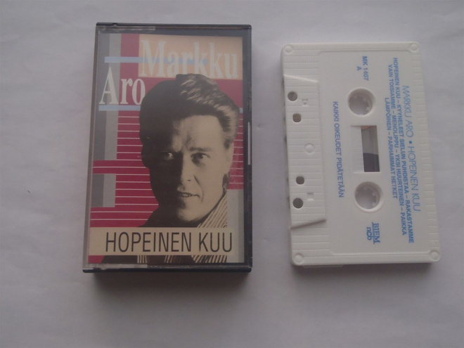 MARKKU ARO - HOPEINEN KUU c-kasetti ( Hyvä kunto )