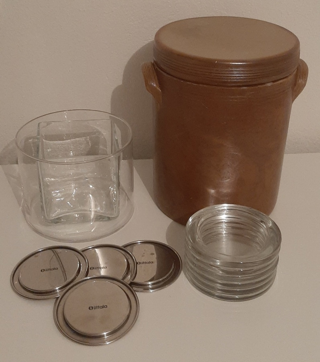 Maljakoita ja astioita mm. Iittala