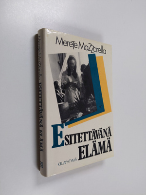 Merete Mazzarella : Esitettävänä elämä