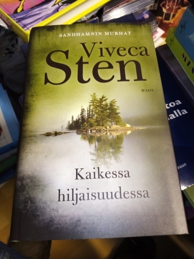 Viveca STEN  :  KAIKESSA hiljaisuudessa