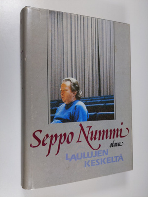 Seppo Nummi : Laulujen keskeltä : valikoima kirjoituksia