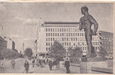 Tampere, " Veronkantaja " patsas b423