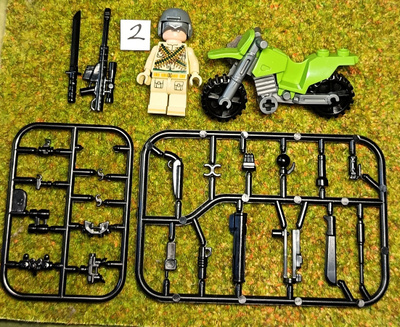 Moottoripyörä sotilas setti 2 Lego hahmoille (UUSI)