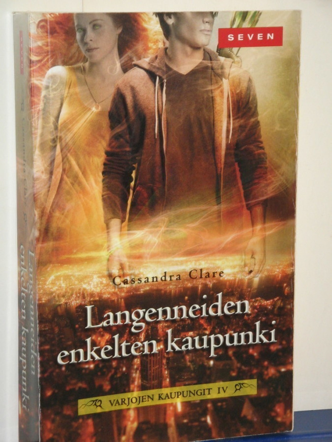 Cassandra Clare : Langenneiden enkeltenVARJOJEN KAUPUNGIT IV