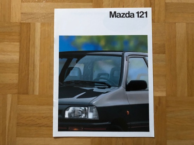 Esite Mazda 121 DA vuodelta 1989 1990