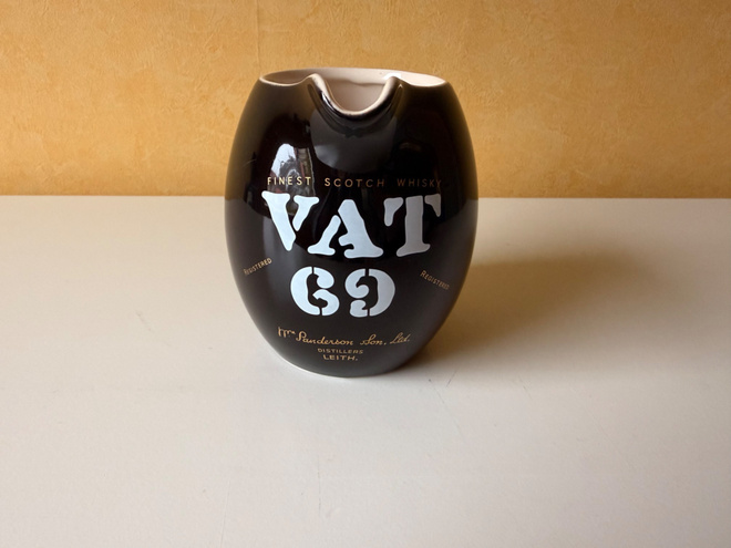 VAT 69 Finest Scotch Whisky -viskikannu