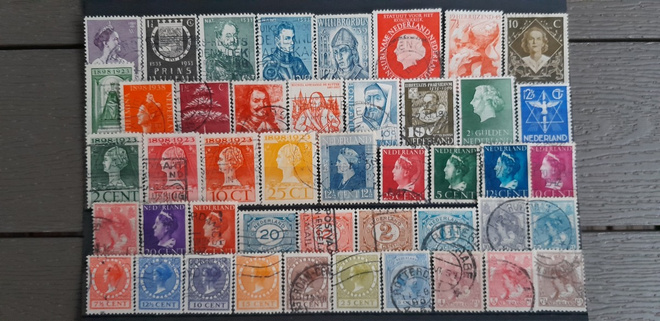 HOLLANTI VANHAA LEIMATTUJA postimerkkejä 45 kpl