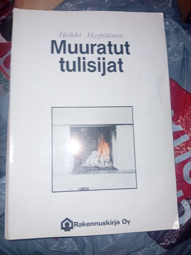 Hyytiäinen  : Muuratut tulisijat ( SIS POSTIKULU )