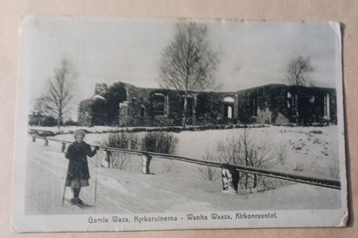 Wanha Waasa, Kirkonrauniot, tyttö hiihtämässä p. 1916 + sens