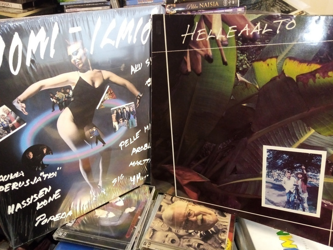 2 kpl LP SUOMI-ILMIÖ & HELLEAALTO ( SIS POSTIKULU)