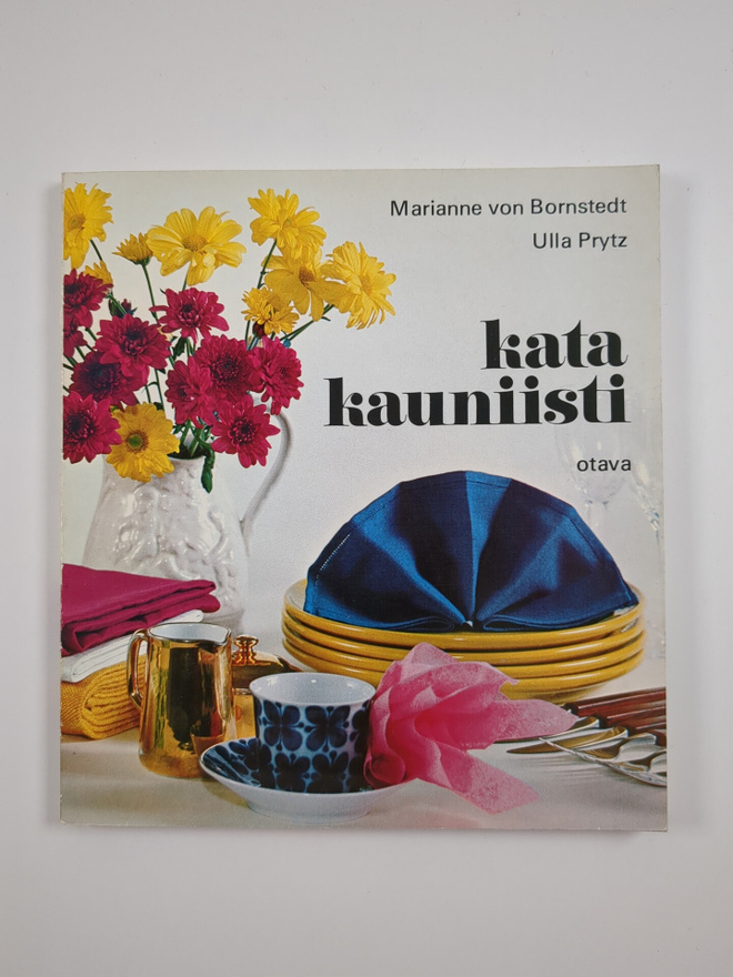 Marianne von Bornstedt : Kata kauniisti : pöytäkatteita a...