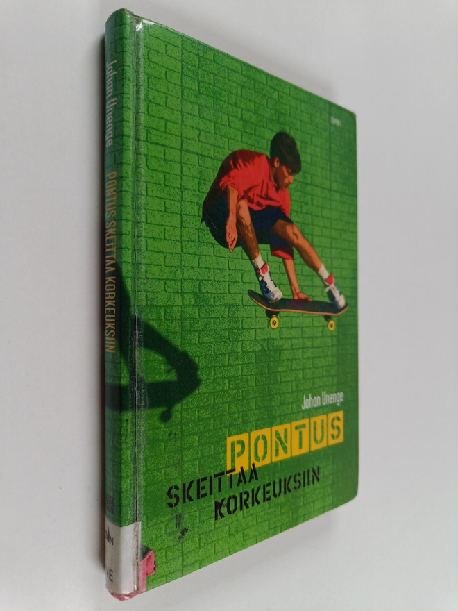 Johan Unenge : Pontus skeittaa korkeuksiin