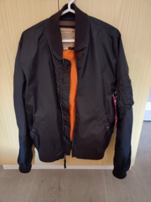 Alpha Industries MA-1 TT pilottitakki musta miesten koko M