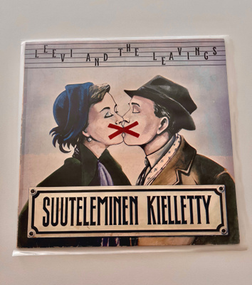 Leevi and the Leavings - Suuteleminen Kielletty