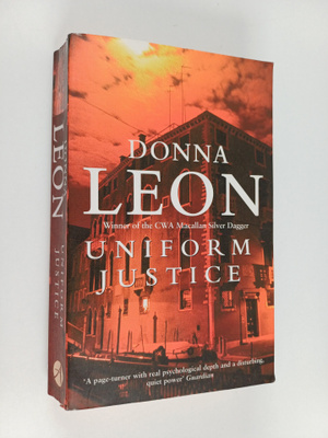 Donna Leon : Uniform justice