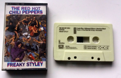 RED HOT CHILI PEPPERS Freaky Styley C-KASETTI