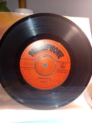 7" single Muksut : Liisankadulla ( SIS POSTIKULU )