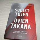 B. A. Paris Suljettujen ovien takana -sid - pikkukuva 1