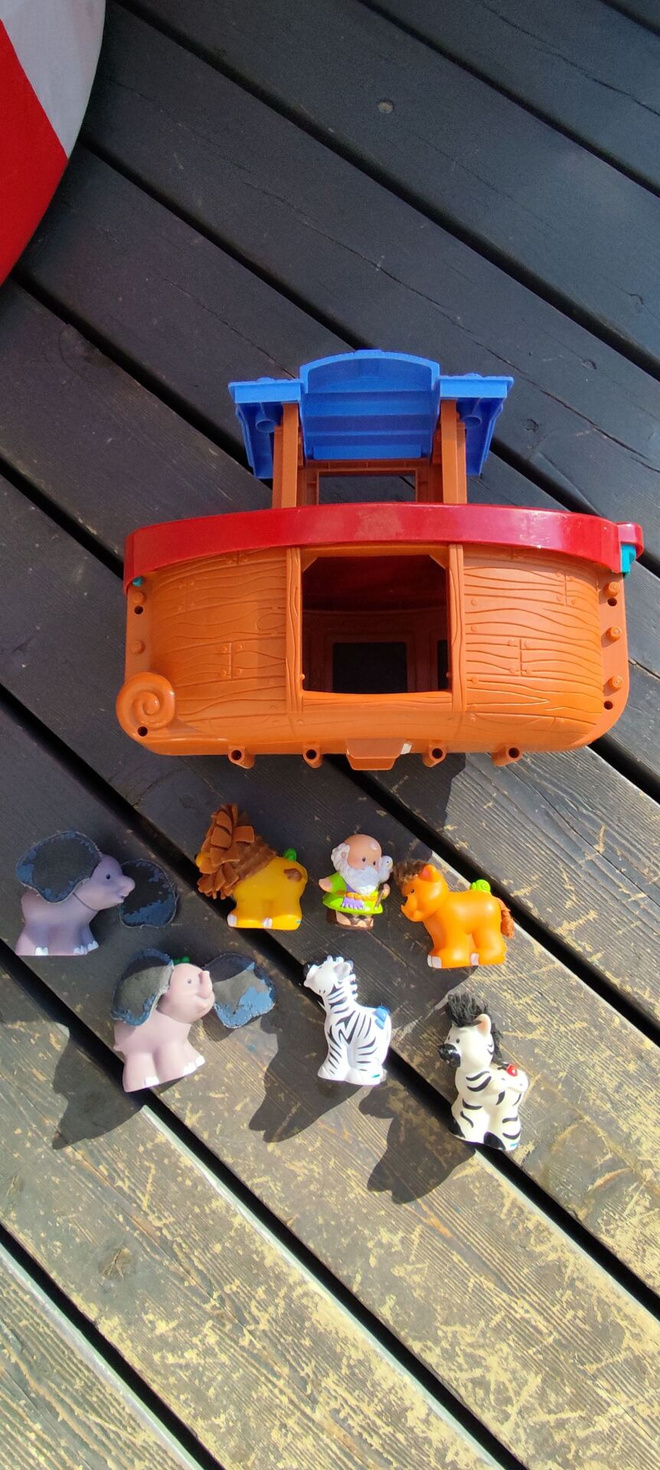 Fisher price laiva ja eläin hahmoja