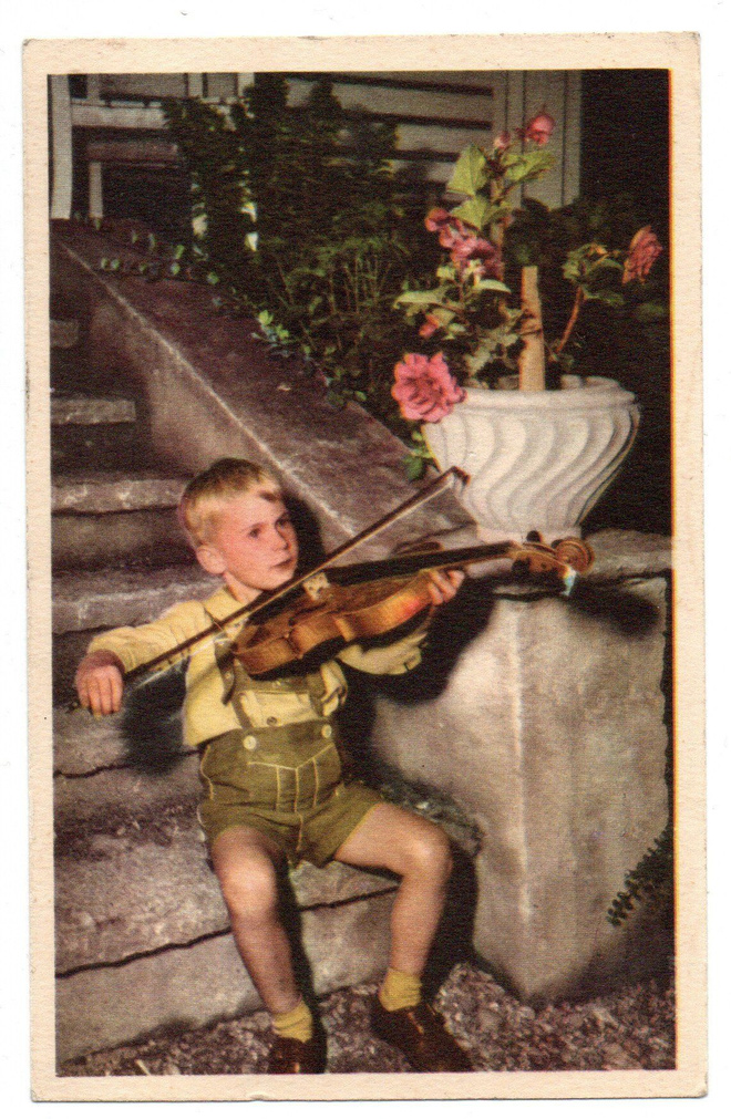 Vanha kortti, ARTKO, poika ja viulu, vuodelta 1955