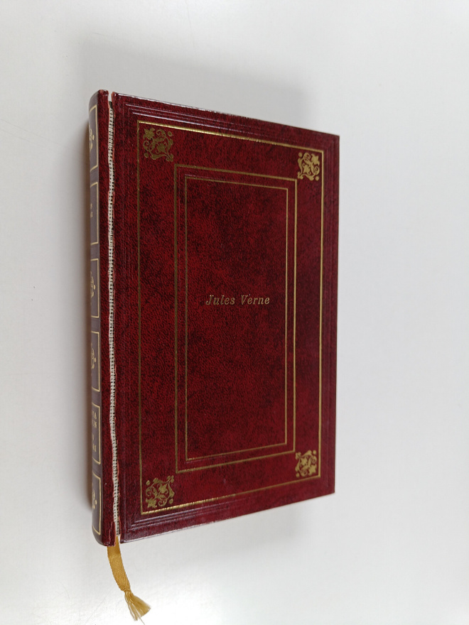 Jules Verne : Maasta Kuuhun ; Kuun ympäri