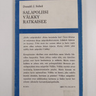 Donald J. Sobol : Salapoliisi Välkky ratkaisee - pikkukuva 2