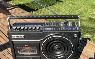 Silver RT330E radiokasettisoitin - vaatii korjausta