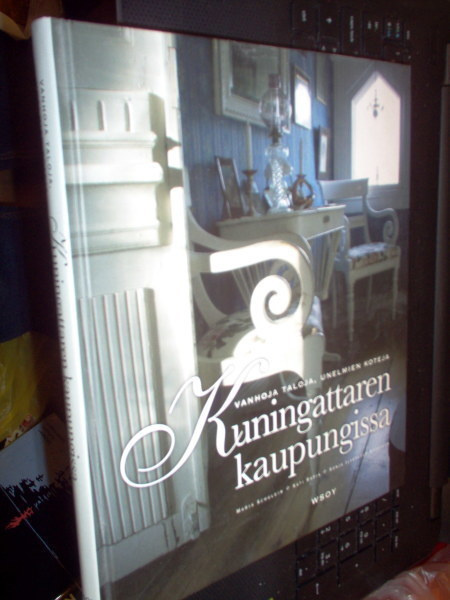 Kuningattaren kaupungissa  ( 2 p. 2007 ) Sis. postikulut