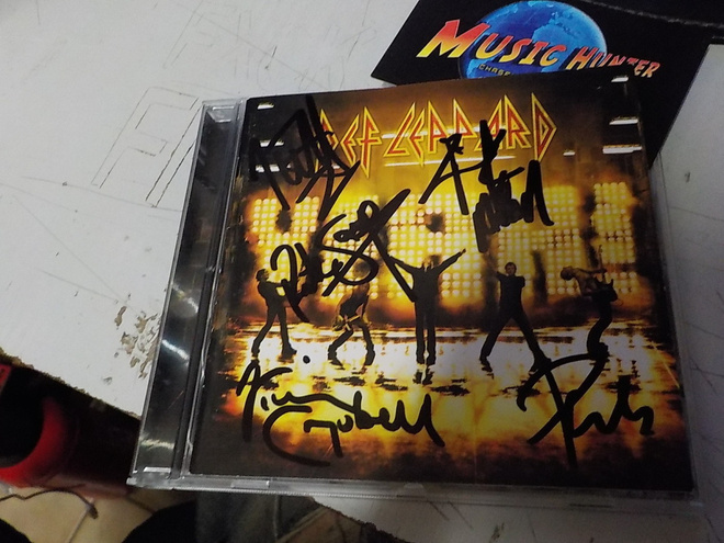 DEF LEPPARD - YEAH! CD KOKO BÄNDIN NIMMAREILLA