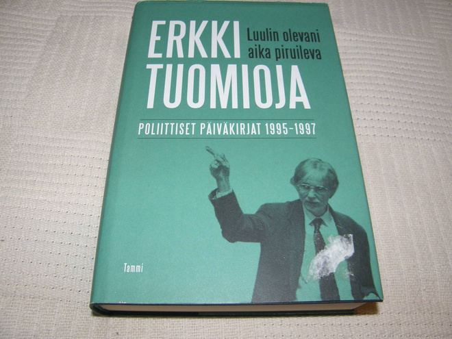 Erkki Tuomioja Luulin olevani aika piruileva  -sid