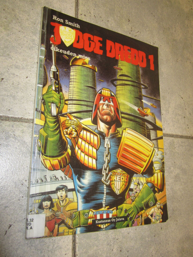 JUDGE DREDD 1 OIKEUDEN MIES - RON SMITH v 1989